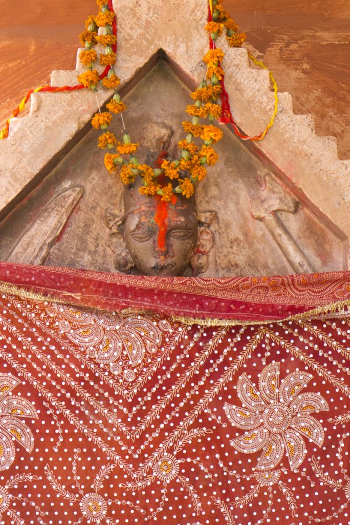 IN_Varanasi_Outer_Pradaktion_ (26)