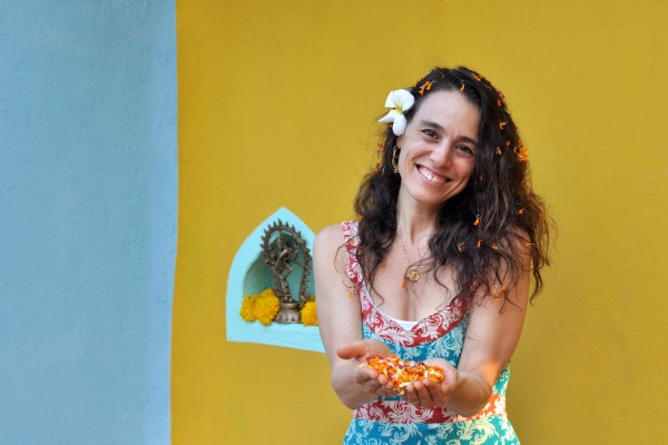 Rachel-with-flowers1-600×400